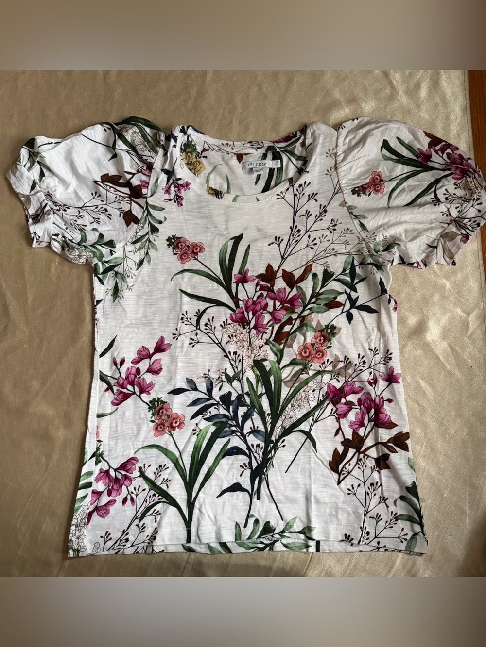 Chico's Size 0 Floral Puff Short Sleeve Top SWhite Cotton Blend Size US Small